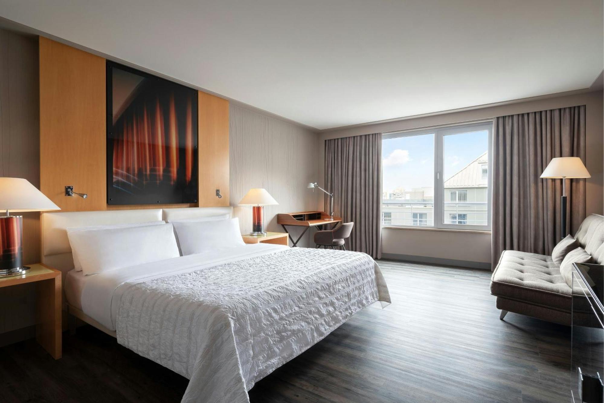 Le Meridien Мюнхен Екстериор снимка A room at the Westin Palace Madrid