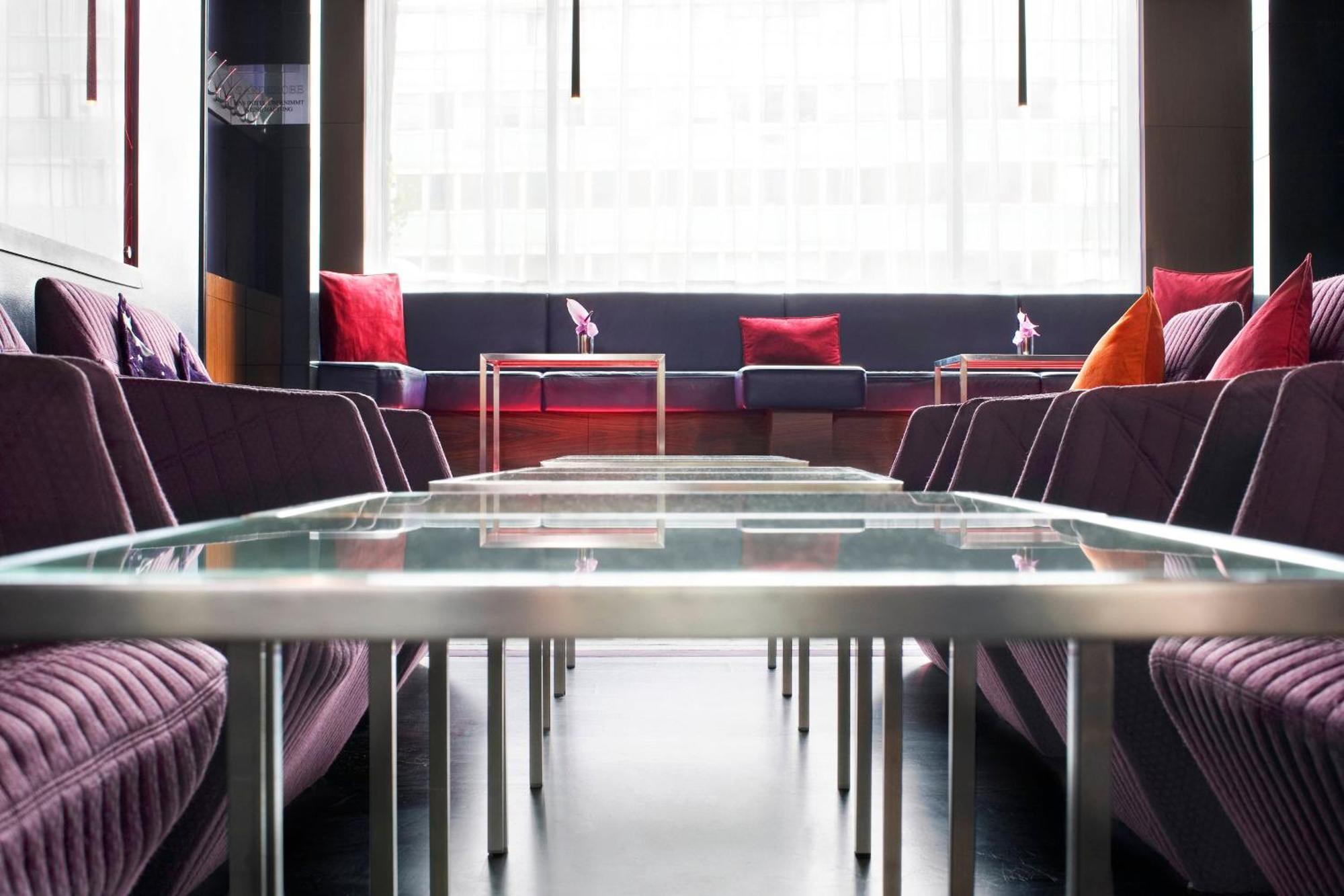 Le Meridien Мюнхен Екстериор снимка The interior of the lounge
