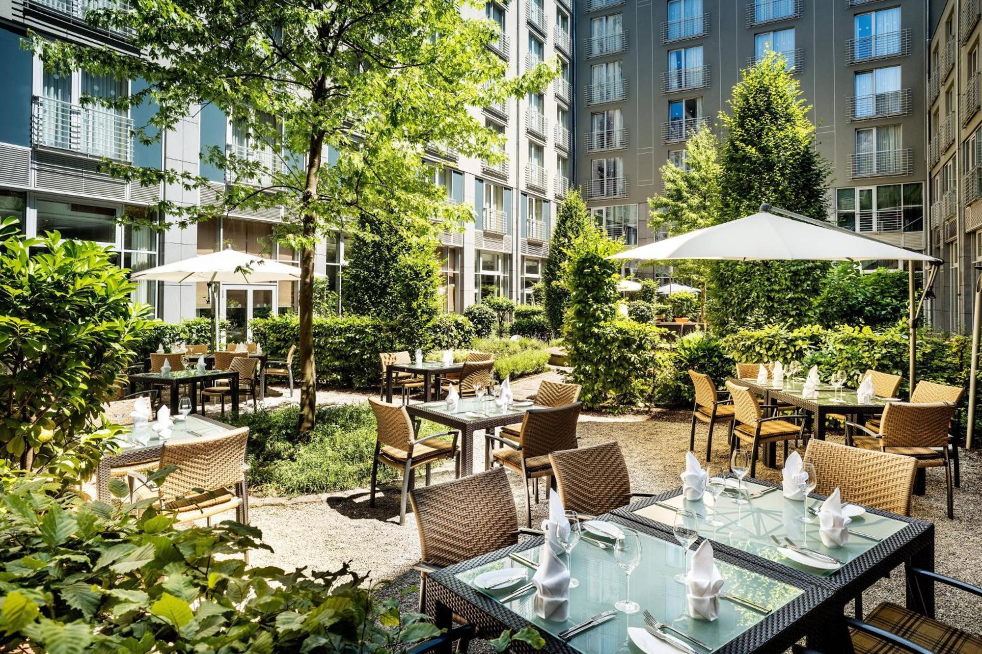 Le Meridien Мюнхен Екстериор снимка The Garden
