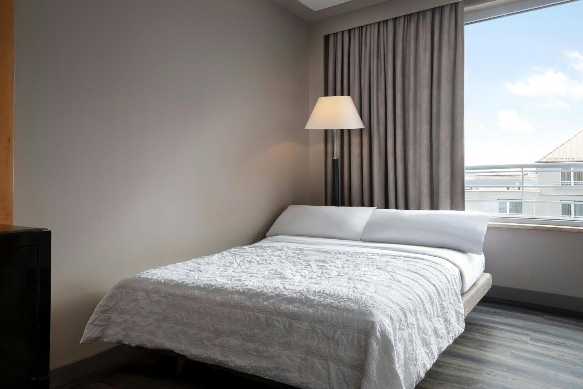 Le Meridien Мюнхен Екстериор снимка A bedroom