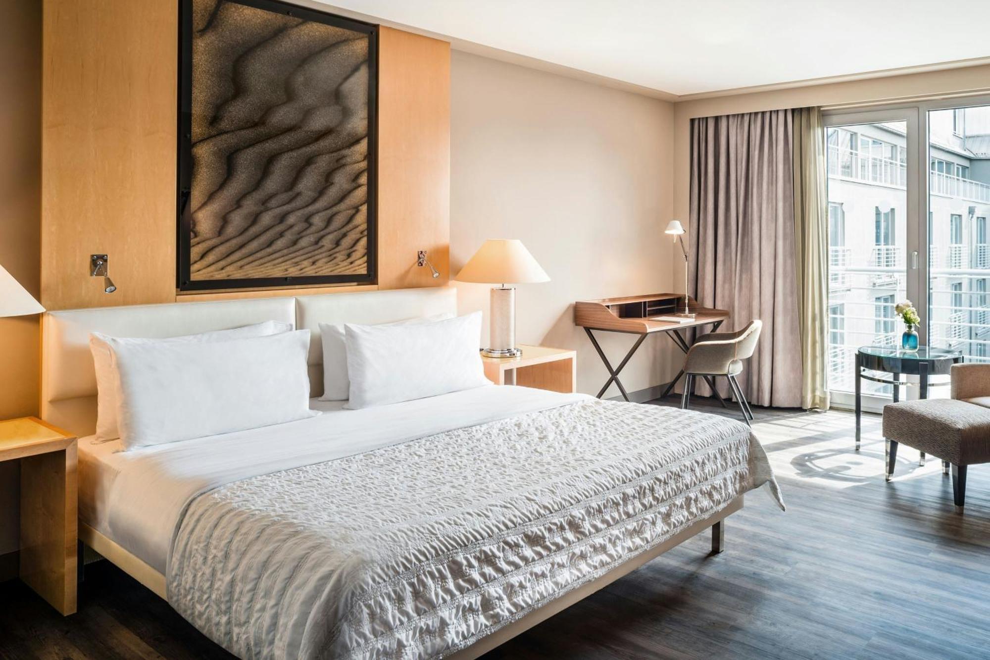 Le Meridien Мюнхен Екстериор снимка A room at the Westin Palace, Brussels