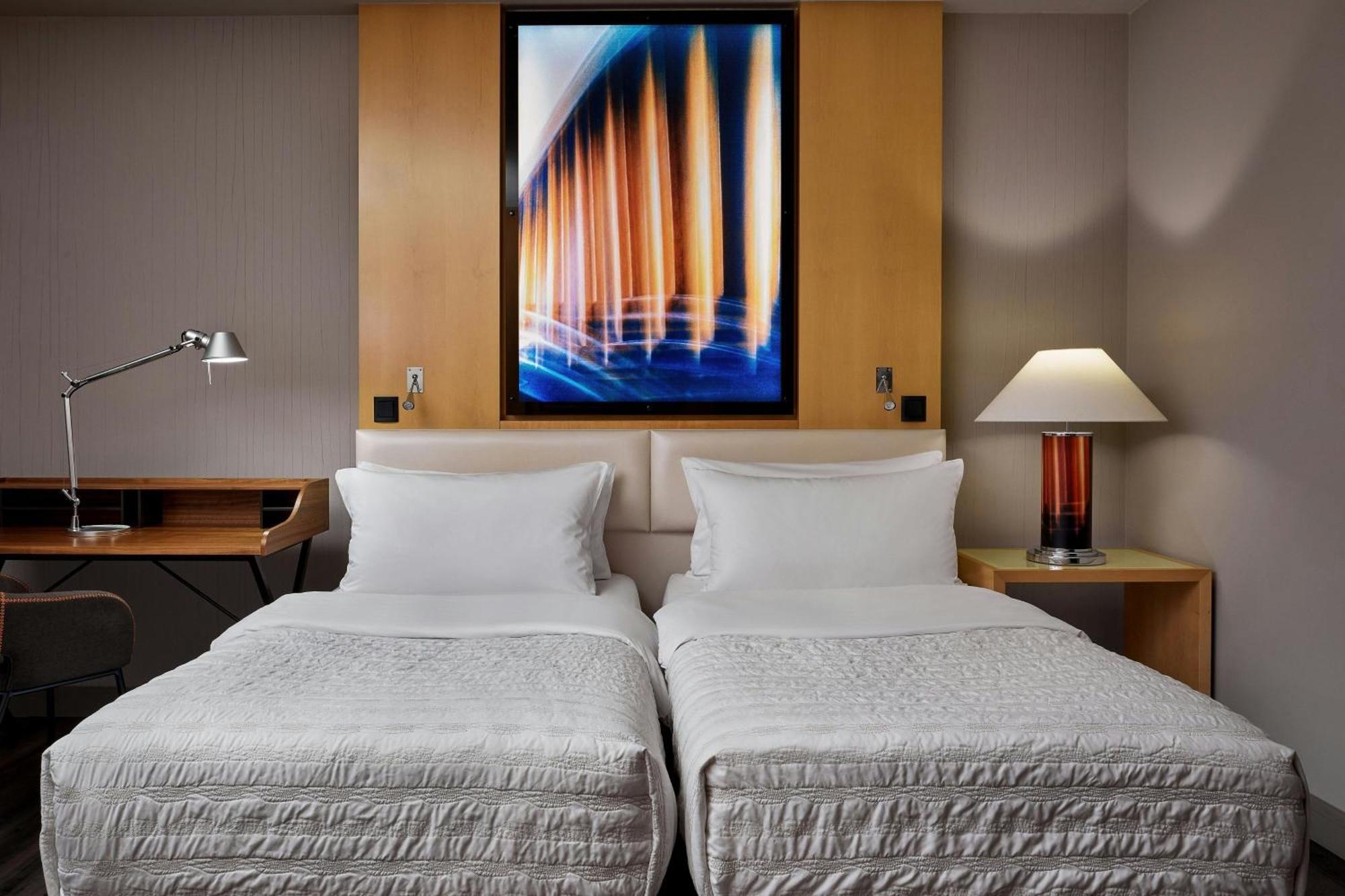 Le Meridien Мюнхен Екстериор снимка A room at the Hilton Athens